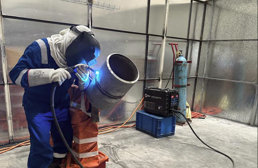Welding stainless steel pipes without purging gas